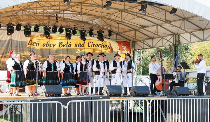 Fotka - Spevácka skupina Cimbor